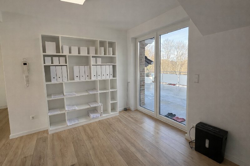 B�ro Blick 2 mit Ausgang zur Dachterrasse Einfamilienhaus Gummersbach