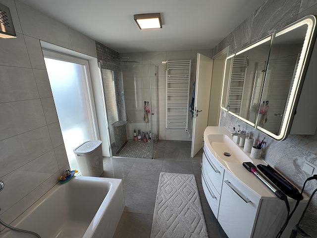 Wannen-Duschbad Einfamilienhaus Gummersbach