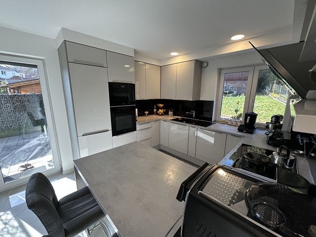 K�che mit Ausgang zur S�dterrasse ! Einfamilienhaus Gummersbach
