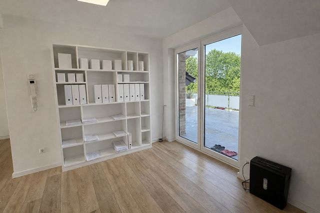 B�ro Blick 2 mit Ausgang zur Dachterrasse Einfamilienhaus Gummersbach