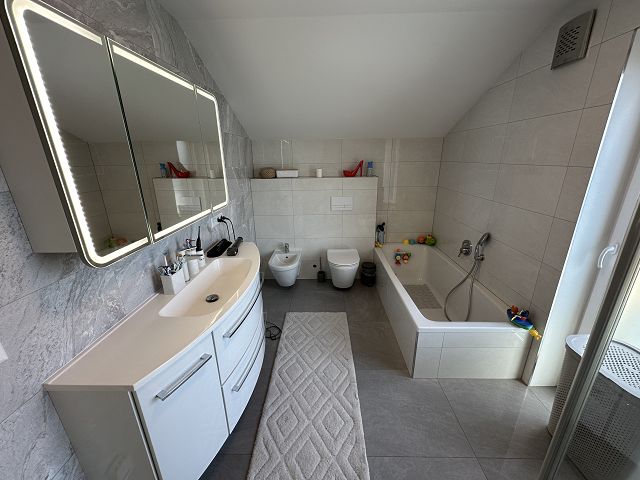 Wannen-Duschbad Blick 2 Einfamilienhaus Gummersbach